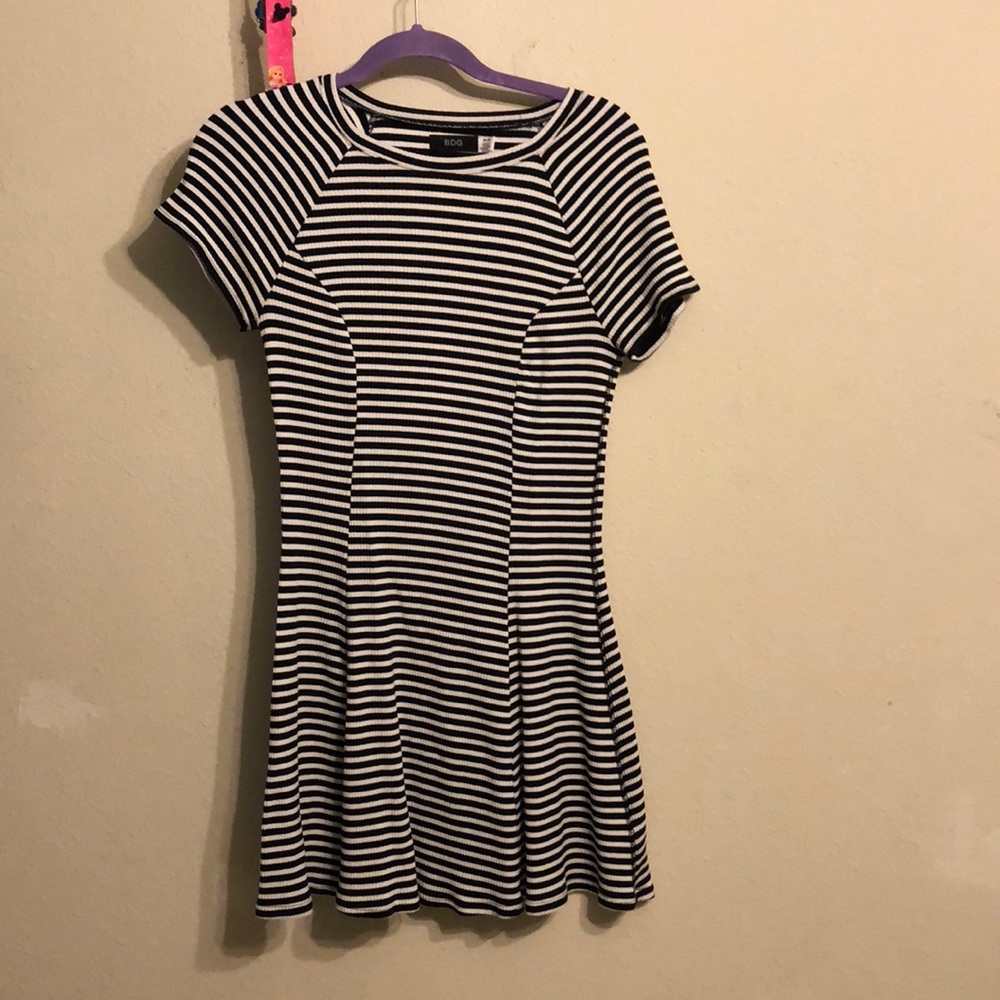 Fitted black and white dress very soft and comfy